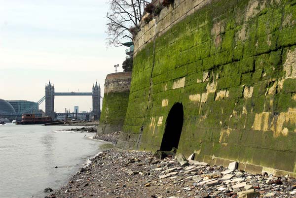 Wapping &copy; 2006, Peter Marshall